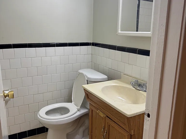 1235 Holbrook Ter NE — Photo 5