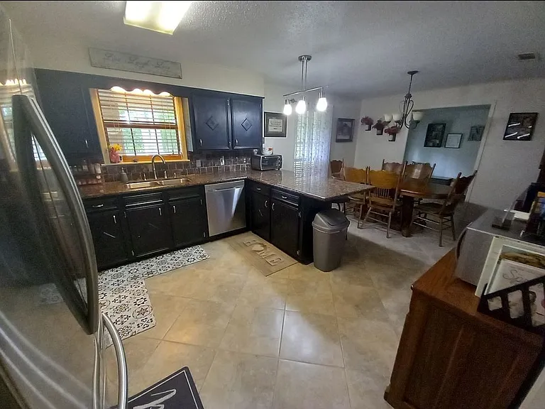878 W Hawthorne Rd — Photo 4