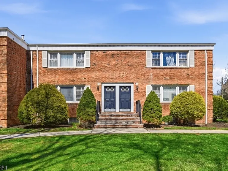 11 Morgan Ln #2A — Photo 1