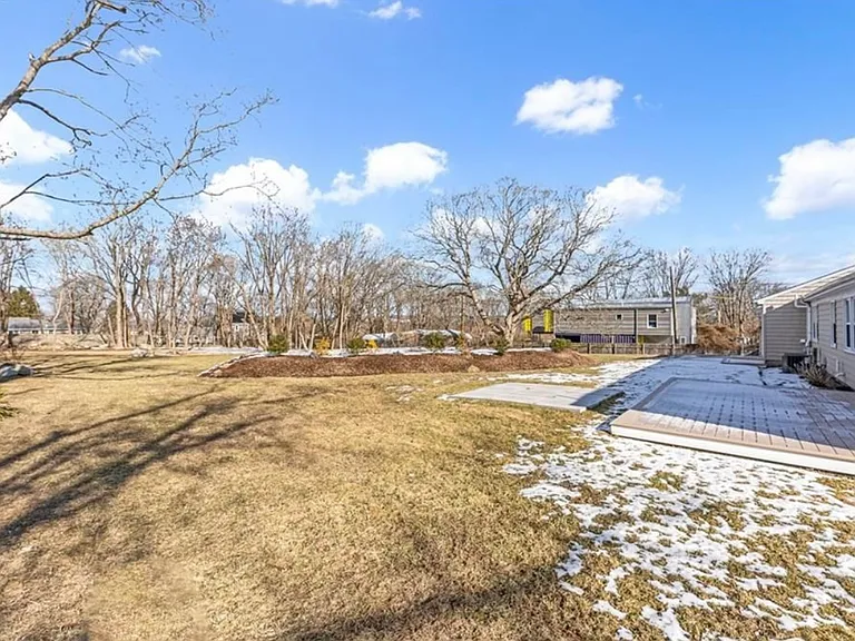 561 Boyds Ln — Photo 5
