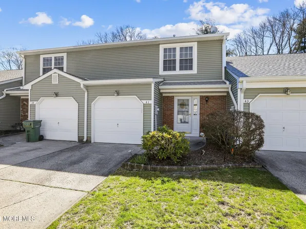 41 Oak Lane, Eatontown, NJ 07724