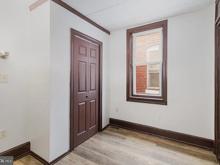 1353 Howard St — Photo 10