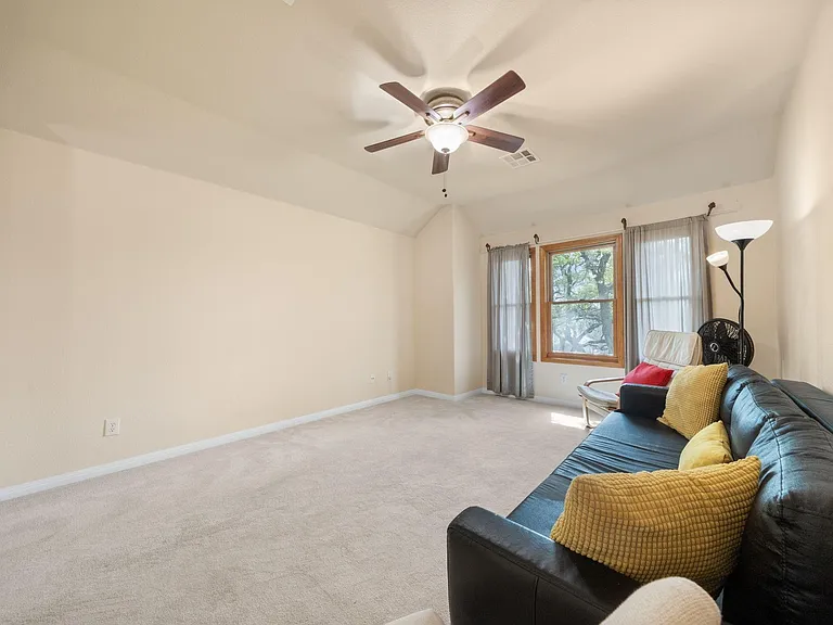 1512 Amelia Dr — Photo 18