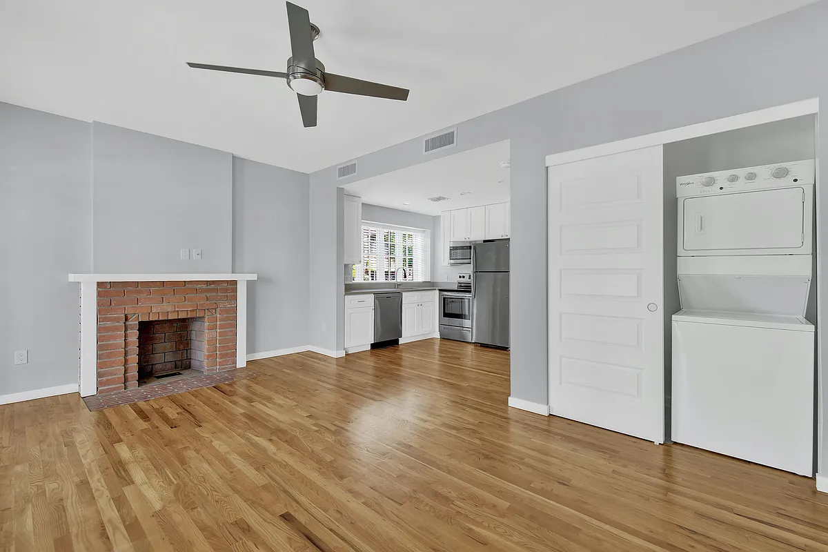 Building Photo - 245 W Roosevelt St #103