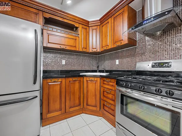 2716 41st Ave APT 3C, Long Island City, NY 11101