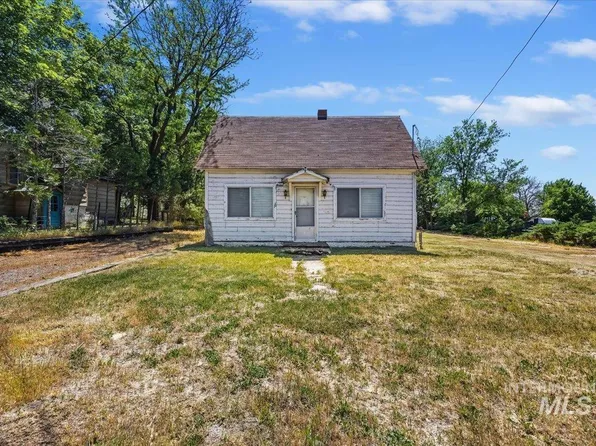 210 Hagerman Ave E, Hagerman, ID 83332