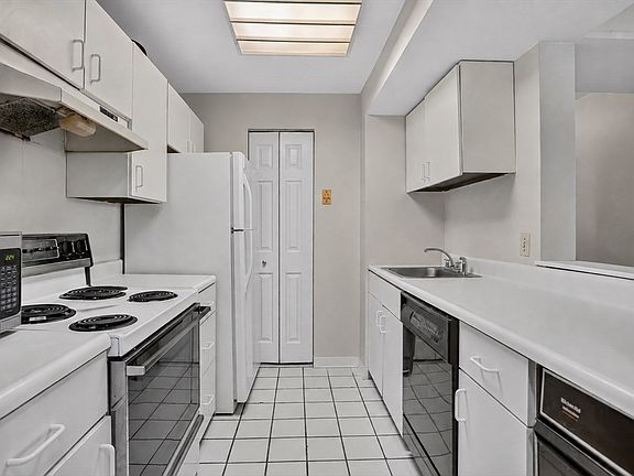3rd image of 33 Chestnut St APT 104