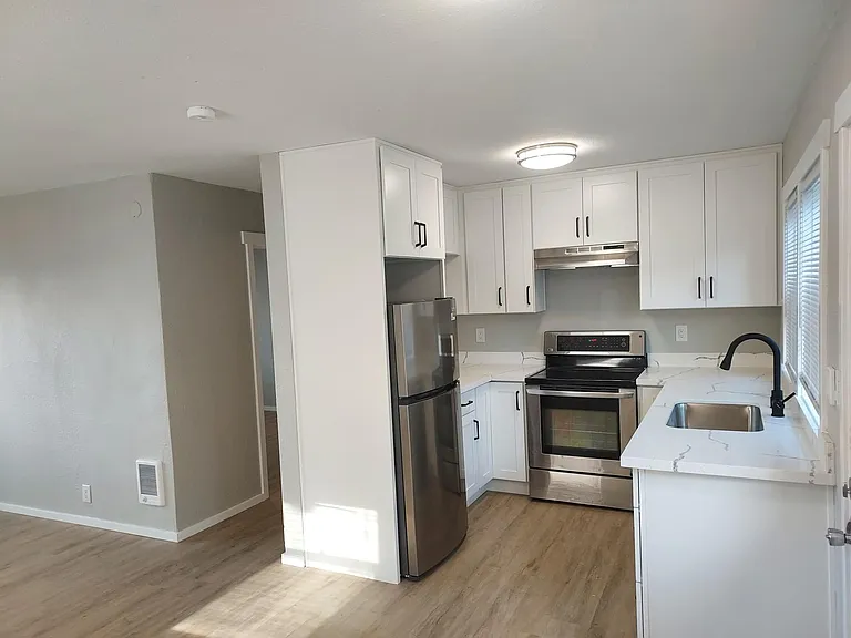 700 Aberdeen Ave NE #702 — Photo 5
