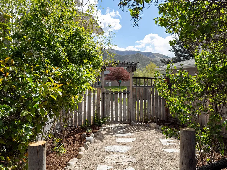 617 Willow Dr — Photo 14