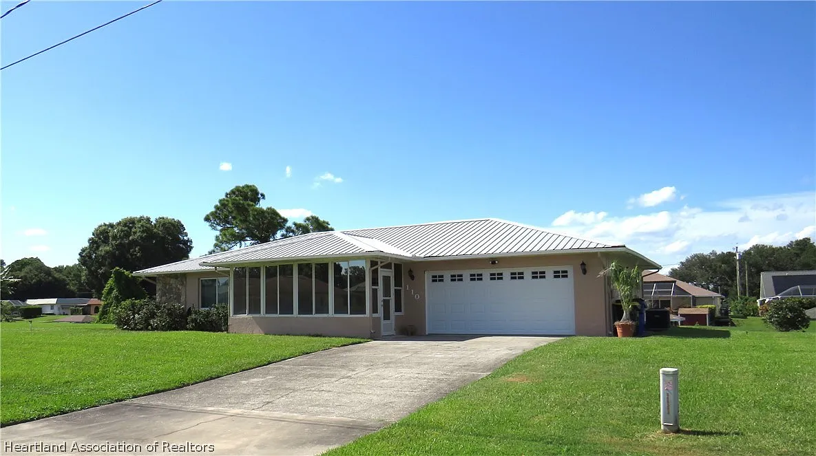 3 bed, 2.0 bath, 1844 sqft, $2,000 — Photo 2