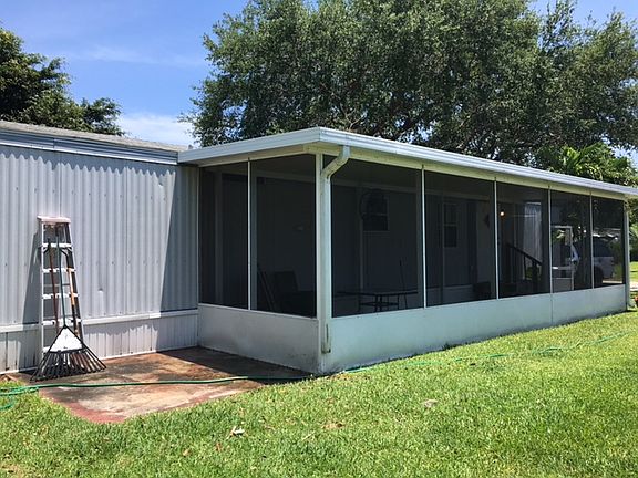 Screened patio and BBQ area