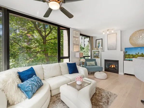 1003 Burnaby St #304, Vancouver, BC V6E 4R7