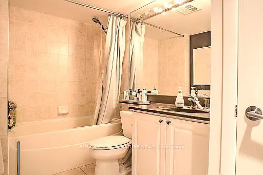 219 Fort York Blvd #401 — Photo 8