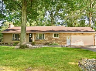 365 Sleepy Hollow Dr, Canfield, OH 44406