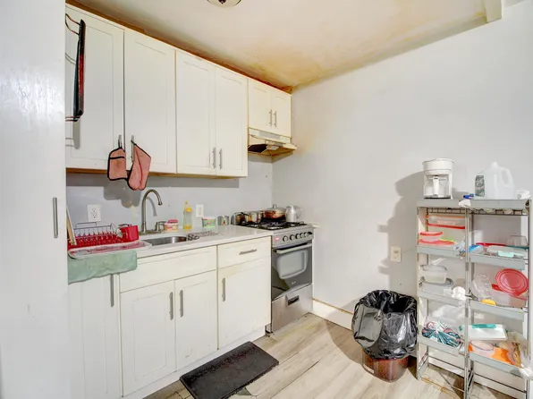 991 Broadway image 12 of 22