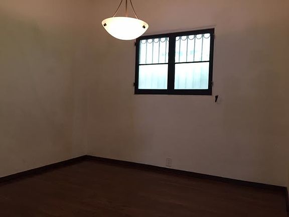 4th image of 1517 N Hayworth Ave