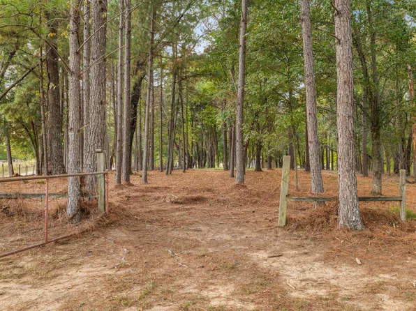 7601 Lakewood Dr, Florence, AL 35634