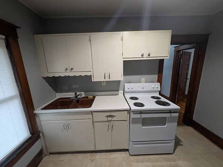622 W 10th St #2 — Photo 11