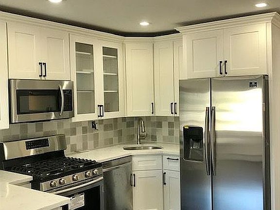 5th image of 13-18 Gipson St Unit 1