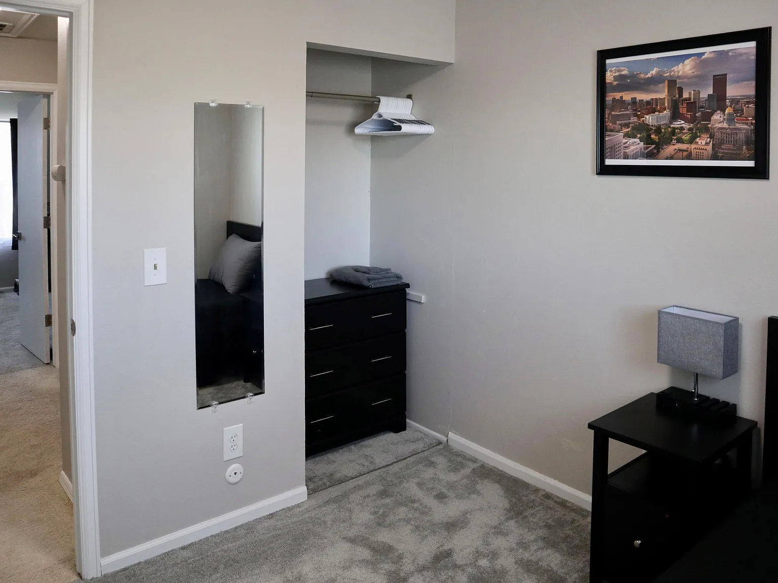4 bed, 2.0 bath, 1400 sqft, $905 — Photo 2