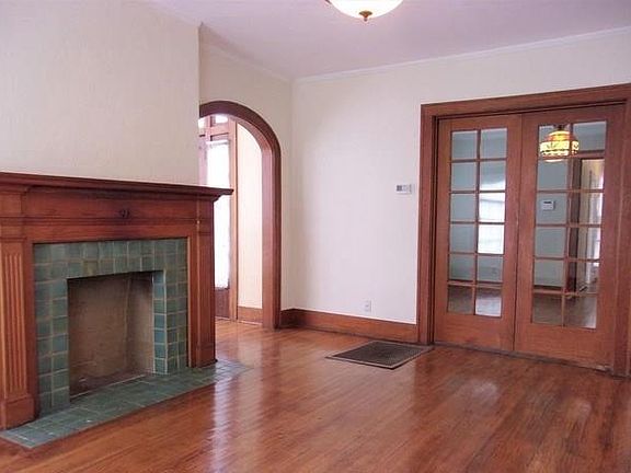 4th image of 701 NE 15th St