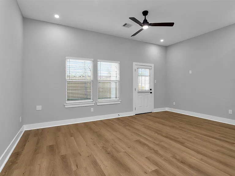 6918 Dumble St #B — Photo 8