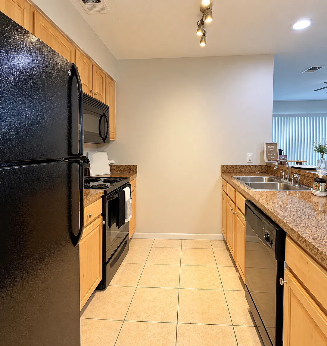 2 bed, 1100 sqft, $2,040 — Photo 3