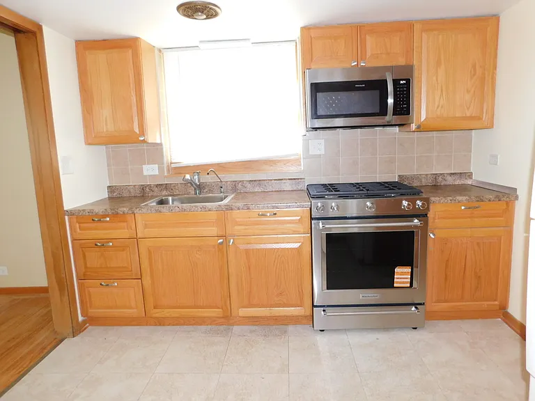 7258 W Crain St — Photo 3