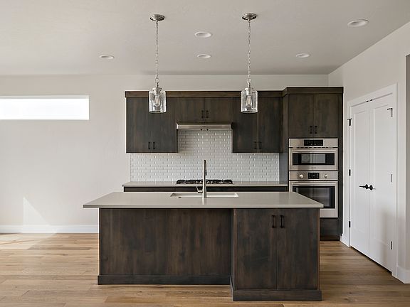 3rd image of 2573 E Wickham Dr