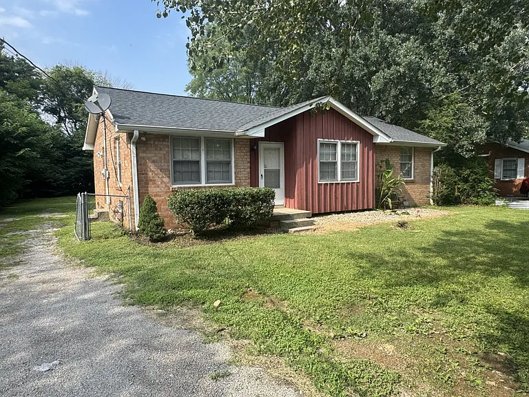 104 Noel Ln — Photo 1
