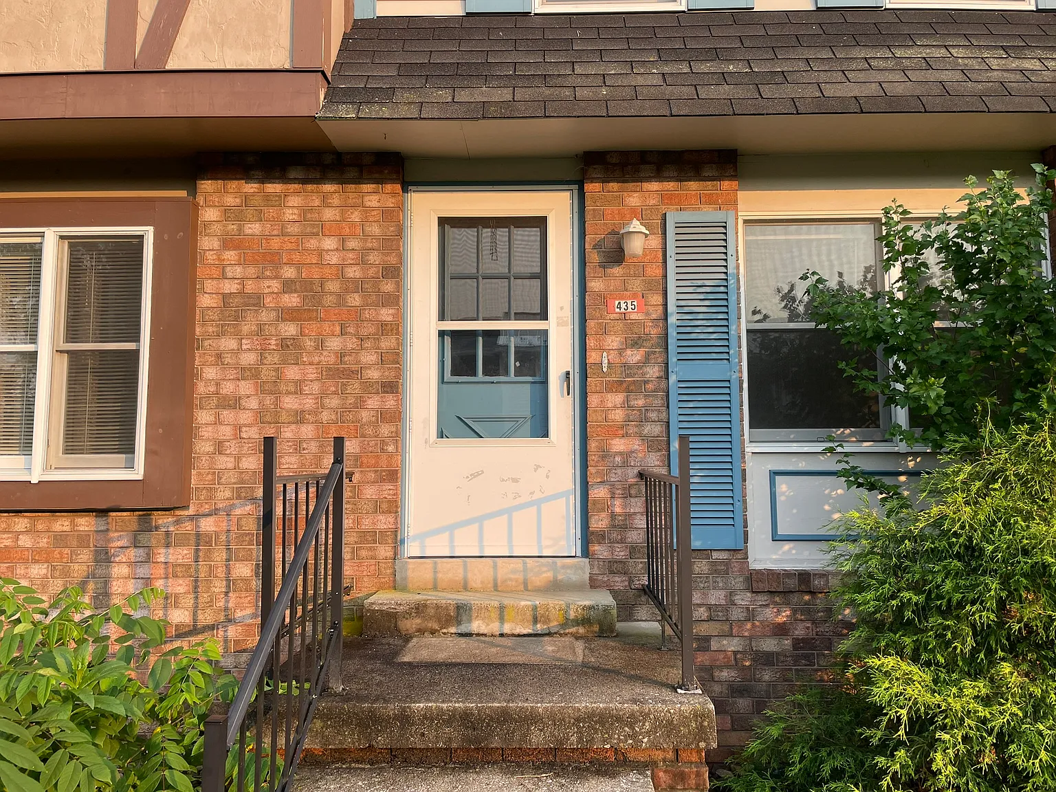 2 bed, 1.5 bath, 945 sqft, $1,200 — Photo 3