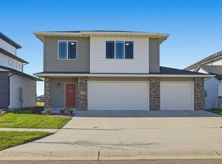 2216 10th Ct W, West Fargo, ND 58078