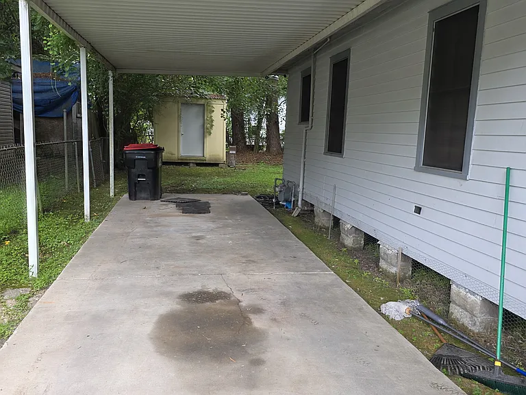 151 Hollywood Dr — Photo 2