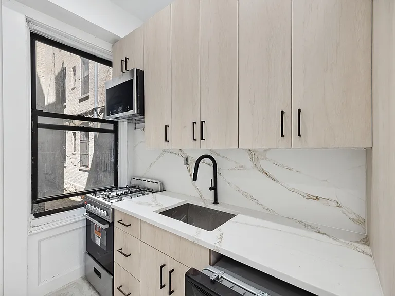 585 Park Pl #1LF — Photo 3