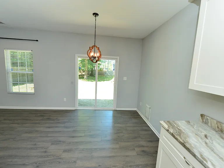 4219 Helen St — Photo 9
