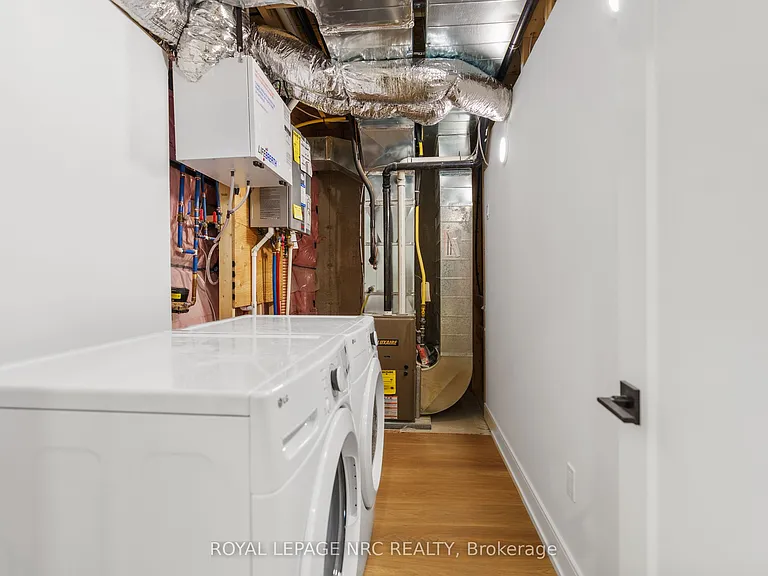 7386 Splendour Dr #LOWER — Photo 13