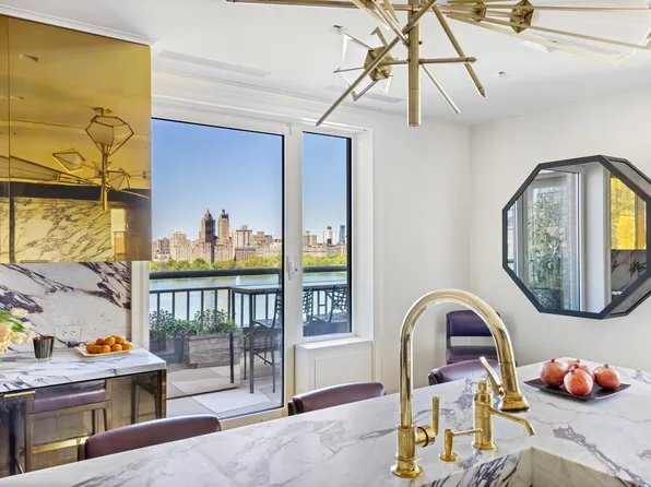 1049 5th Avenue image 4 of 19