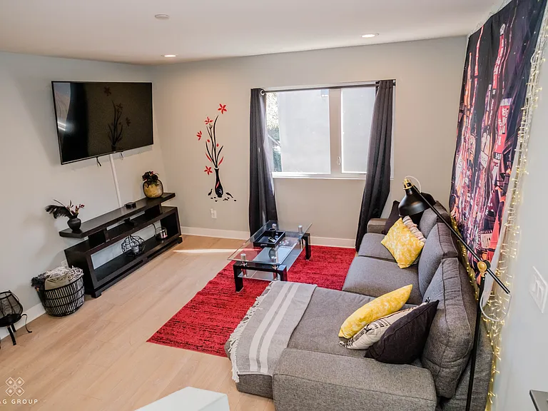 427 N Heliotrope Dr #200 — Photo 36