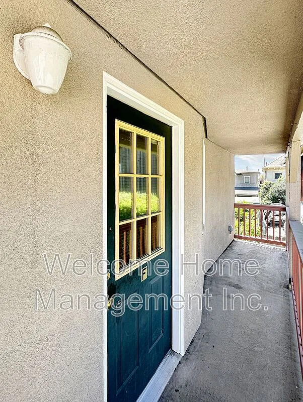 Building Photo - 1436 Henry St #F