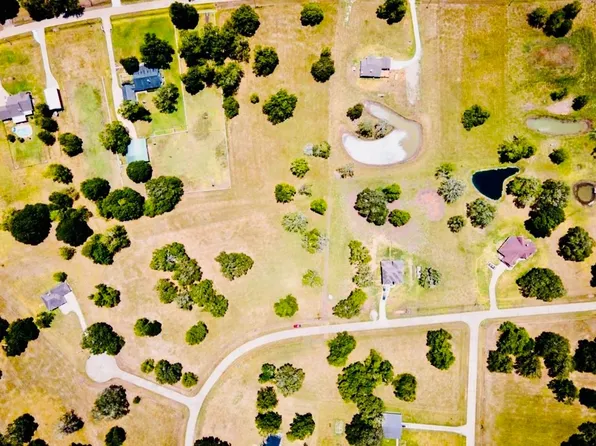 352 Horse Shoe Trl, Angleton, TX 77515