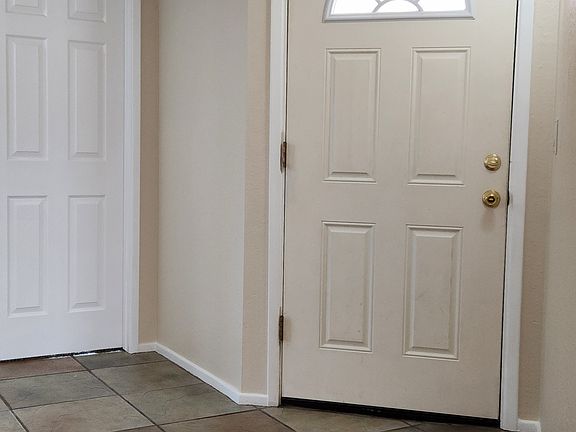 Front Entrance - Vaulted ceiling