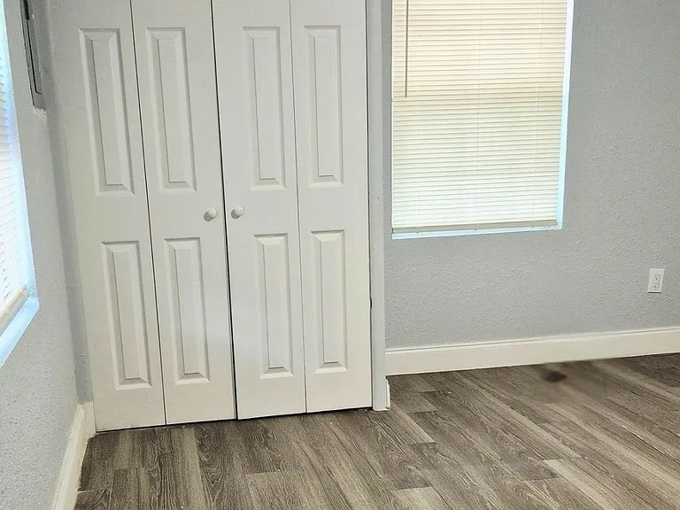 1040 Randall St — Photo 16