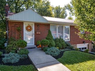 389 Collins Dr, Pittsburgh, PA