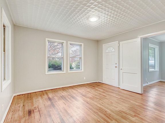 5th image of 6017 Walnut Dr