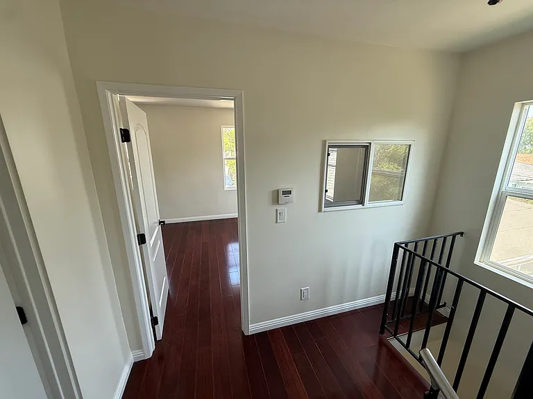 239 1/2 N Mayflower Ave — Photo 24