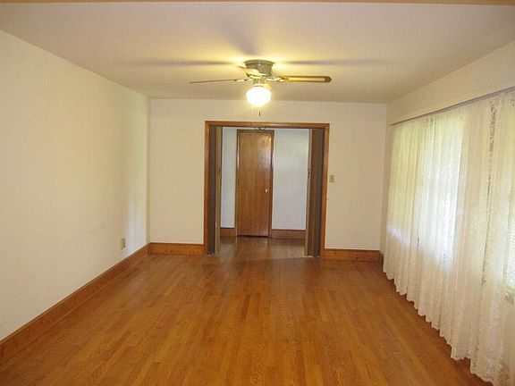 5th image of 115 Mansion Dr