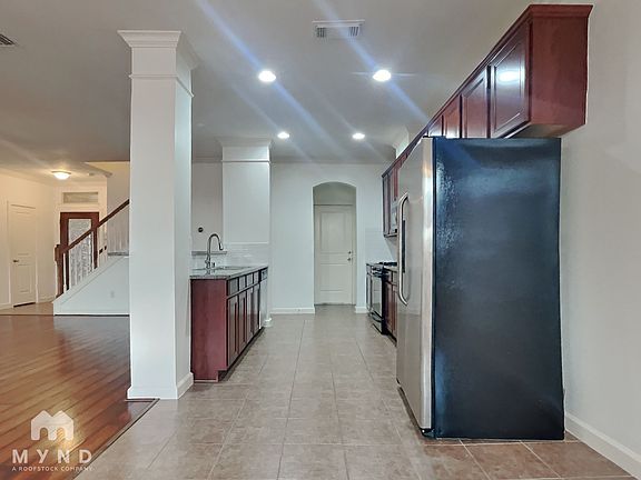 3rd image of 5343 Summit Hollow Dr