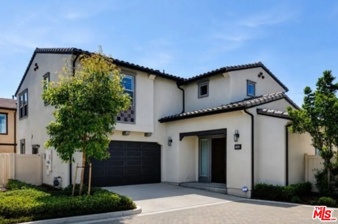 4 bed, 3.5 bath, 3082 sqft, $6,300 — Photo 1