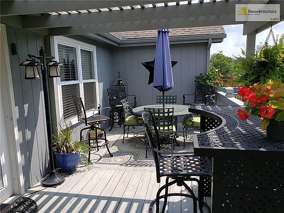 GREAT DECK FOR ENTERTAINING