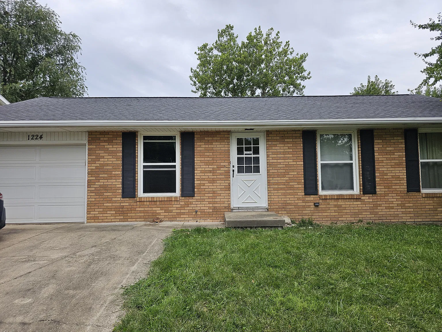 3 bed, 950 sqft, $1,600 — Photo 1